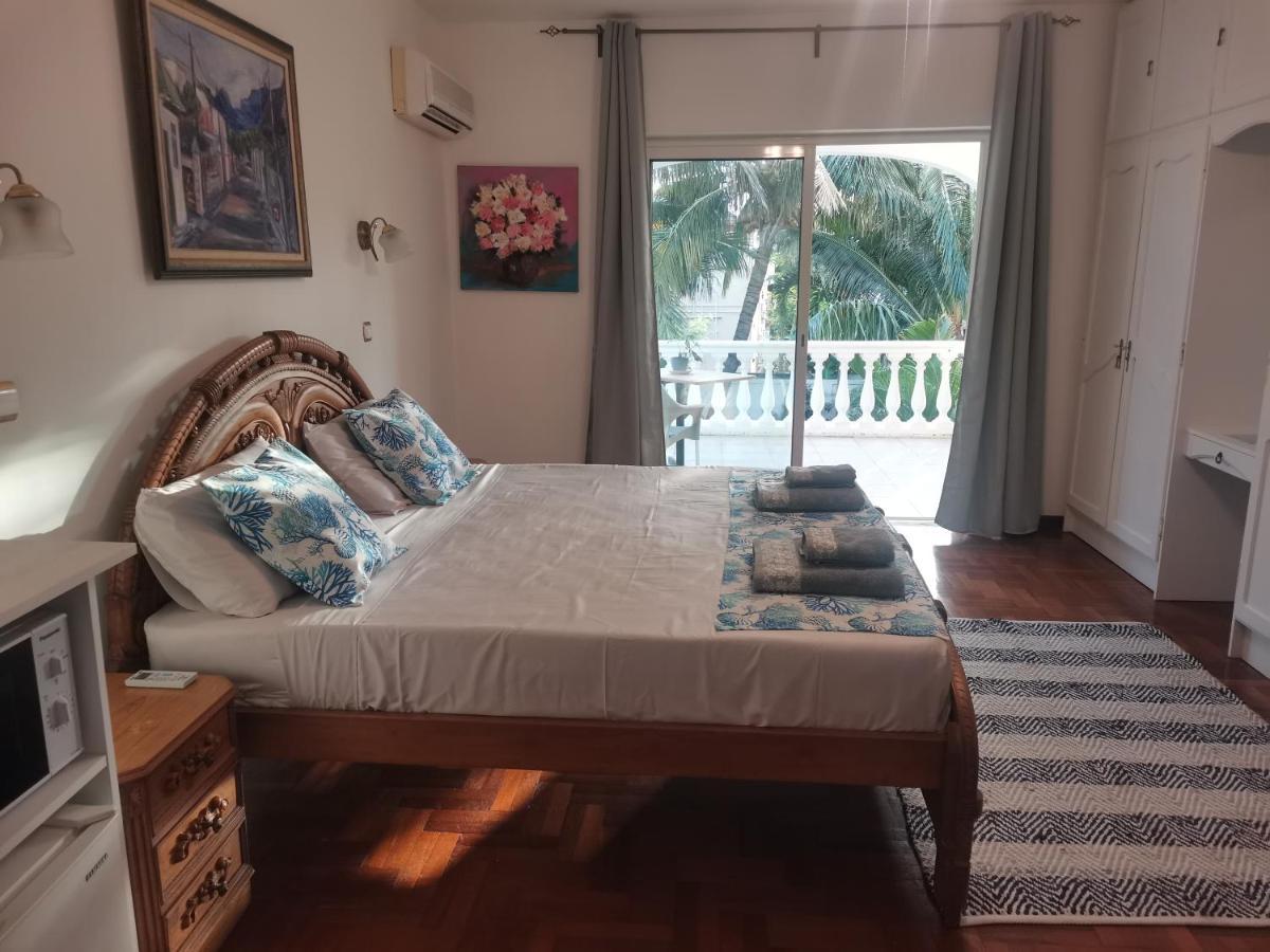 Artists House Apartment Riviere Noire Bagian luar foto